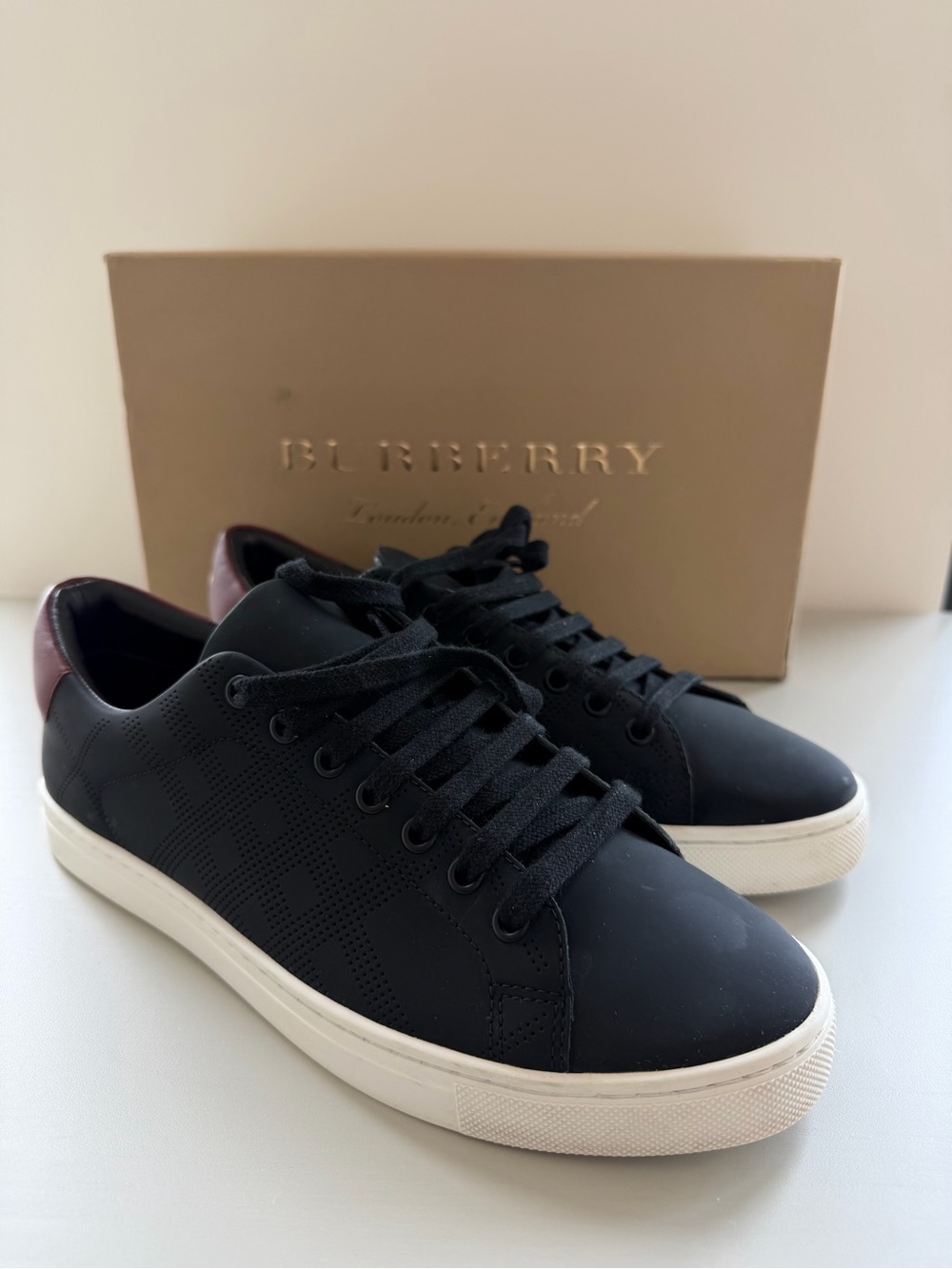 Burberry Men’s Sneakers US8